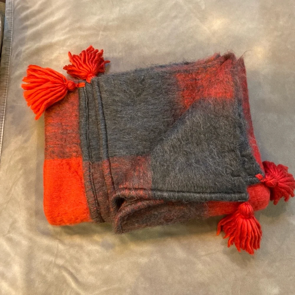 Shiraleah Chicago Throw Blanket NWOT